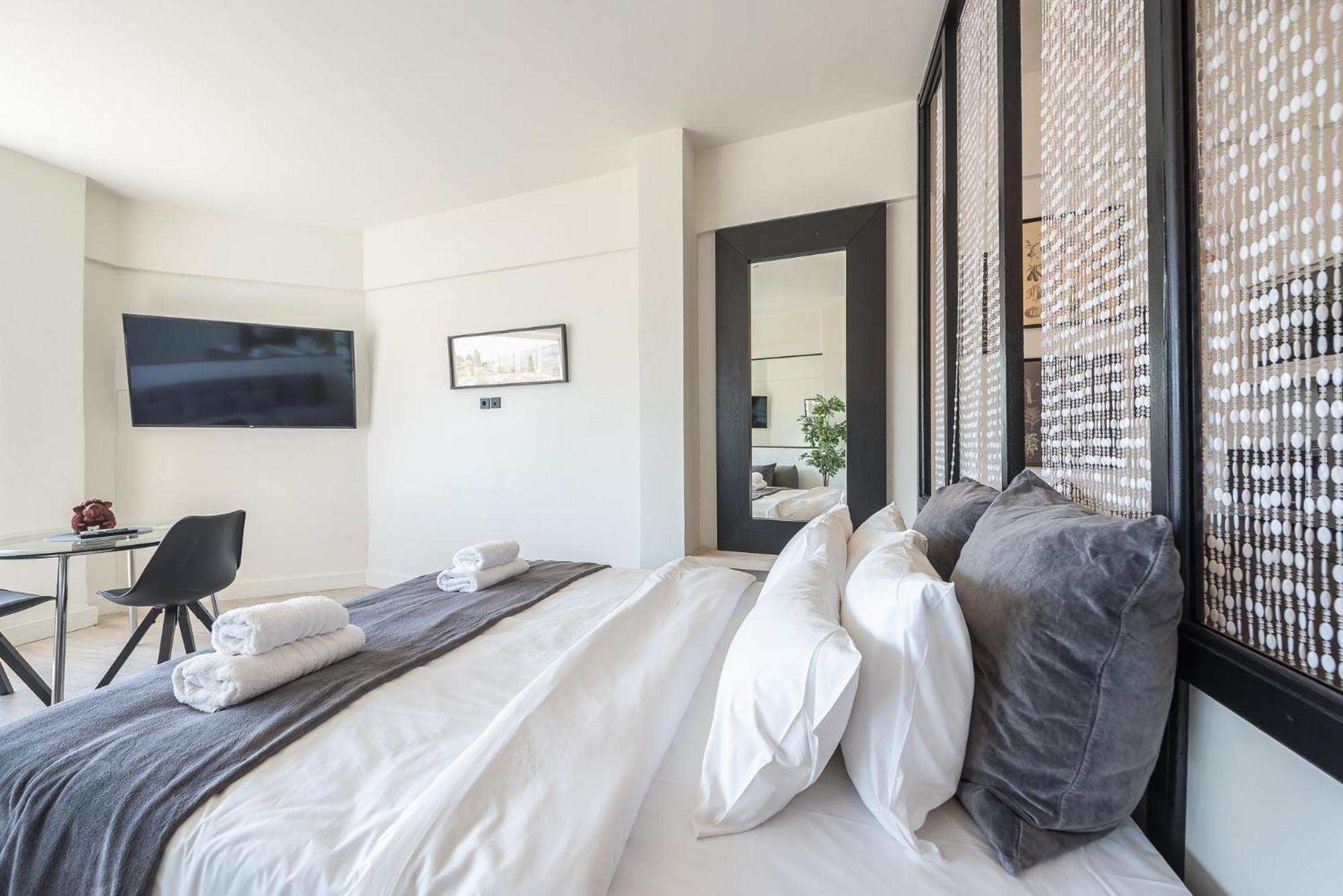 Stylish Studio: Acropolis View In Monastiraki Sq. Athens